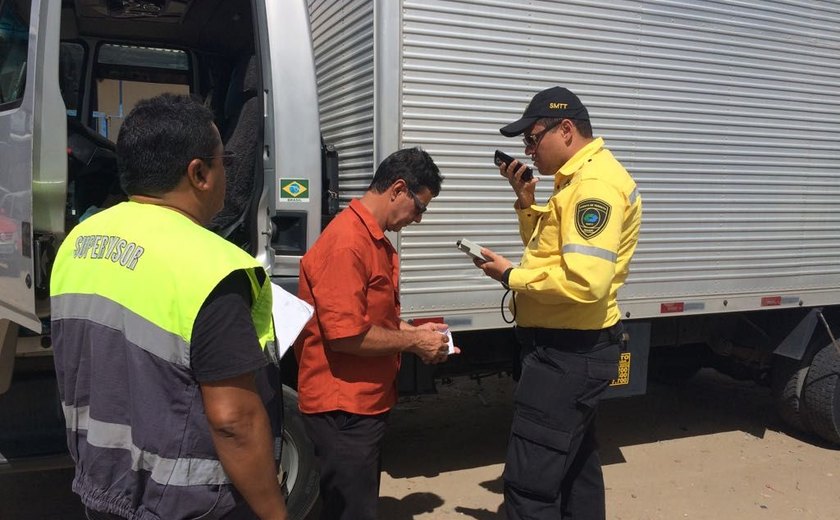 Operação conjunta entre SMTT e Inmeq fiscaliza uso do tacógrafo em Maceió