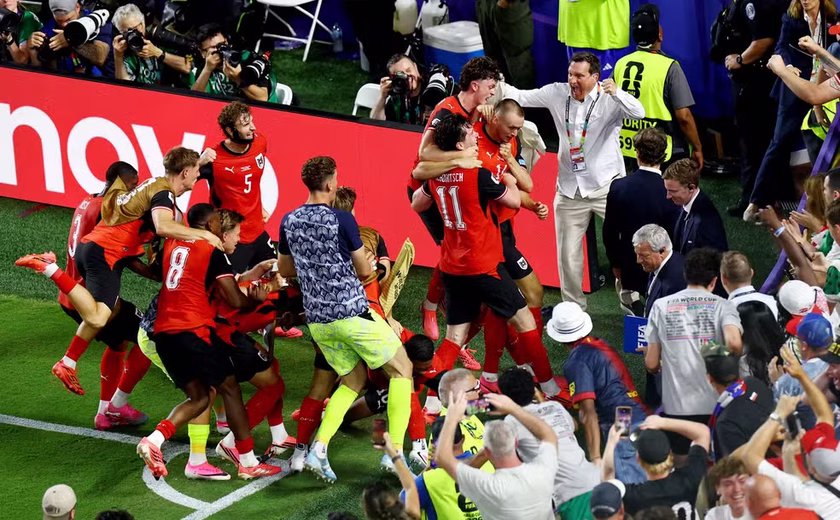 Em final insano, Argélia e Áustria empatam e avançam para a segunda fase