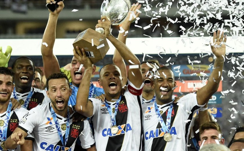 Luis Fabiano finalmente marca e Vasco é campeão da Taça Rio sobre o Botafogo