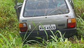 Jovens ficam feridos em acidente envolvendo carro e motocicleta