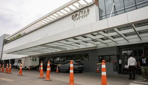 Bolsonaro passa por cirurgia após crise de soluço