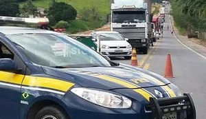 Desmonte de rochas gera interdição total de trecho da BR-101 em Rio Largo