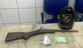 PM apreende arma de fogo e drogas no bairro do Clima Bom