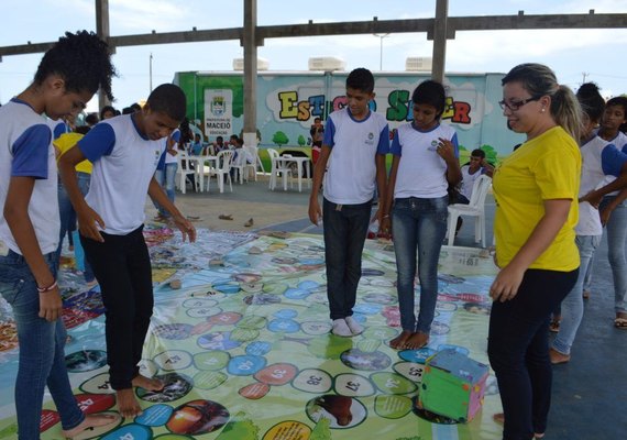 Estudantes participam da Semana Nacional de Combate à Dengue em Maceió