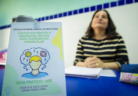Escola estadual lança guia para auxiliar professores no atendimento a alunos com deficiência intelectual