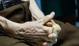 Polícia interroga cuidadora que dopava e deu golpe de R$ 27 mil em idoso