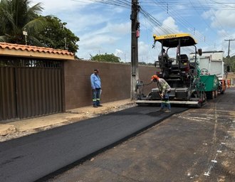 Pavimentação asfáltica chega a mais vias de Ipioca