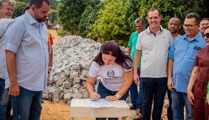 Prefeita Lívia Carla impulsiona desenvolvimento com pavimentação do Povoado Santa Rosa