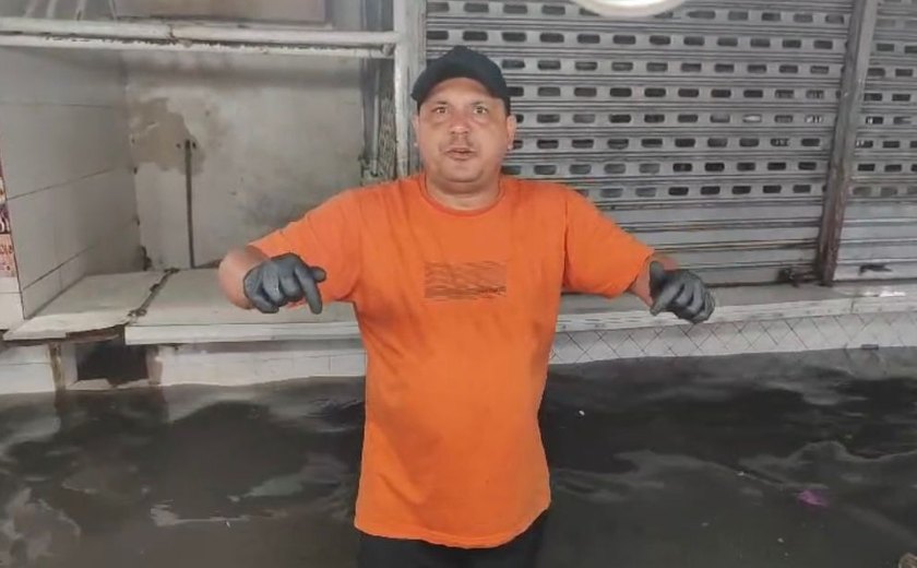 Comerciantes cobram reforma urgente no Mercado da Produção após local ser tomado pela água