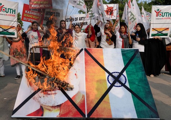 Paquistão expulsa embaixador indiano por conta de crise na região da Caxemira