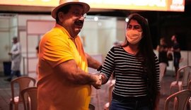 Gilberto Gonçalves acompanha vacinação de pessoas acima de 54 anos em Rio Largo