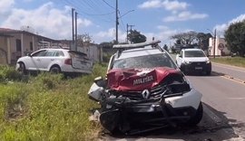 Colisão com viatura policial deixa dois PMs e condutor de veículo feridos