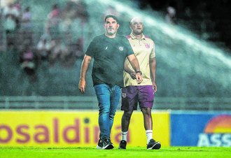 CRB treina no CT do Avaí e terá desfalques