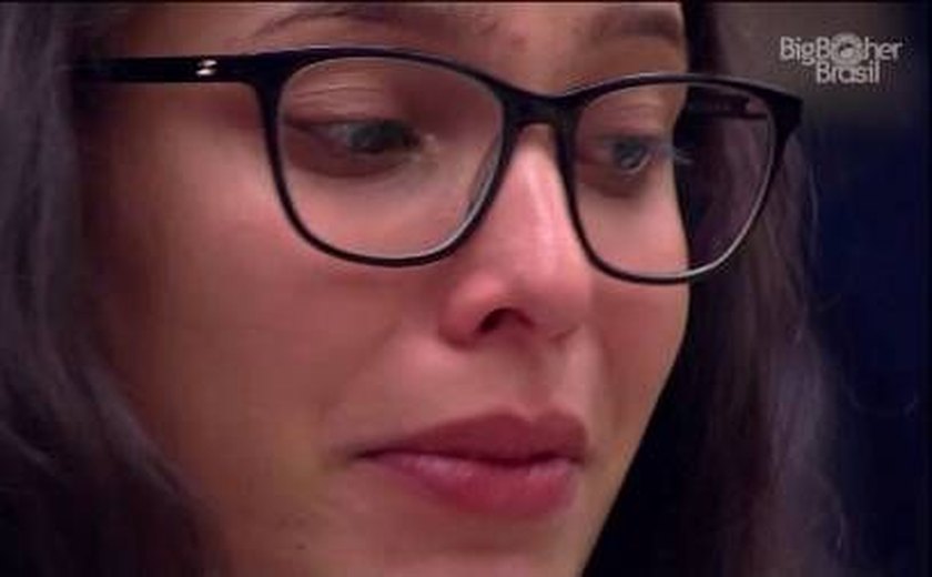 'BBB 17': Após chutar Marcos, Emilly pede desculpas, 'Eu não quis te agredir'