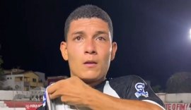 Gol no último minuto vira homenagem emocionante à mãe de atacante do ASA