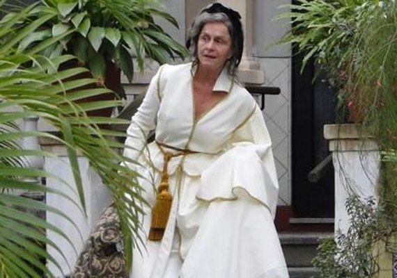 'Ti-Ti-Ti': Cecília foge da clínica e sai à procura de Victor Valentim