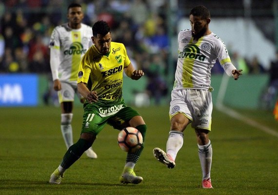 Vasco acerta contratação do argentino Andrés Rios, pretendido pelo Botafogo