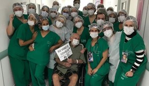 Idoso de 104 anos recebe alta do HM após se recuperar da Covid-19