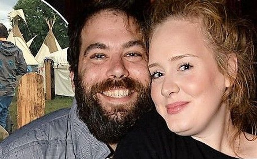 Adele confirma que casou com Simon Konecki