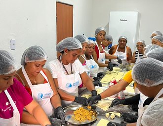Com receitas inovadoras utilizando sururu, projeto inicia aulas gratuitas de gastronomia para 120 mulheres
