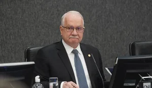Edson Fachin aguarda explicações de ministros para decidir sobre crise