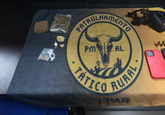 PM apreende arma de fogo e entorpecentes em Palmeira dos Índios e Arapiraca