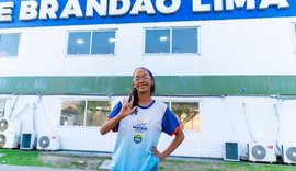 Educação bilíngue de pessoas surdas transforma rotina e aproxima estudantes em Maceió