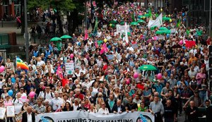 Milhares de pessoas iniciam manifestação pacífica contra G20 em Hamburgo