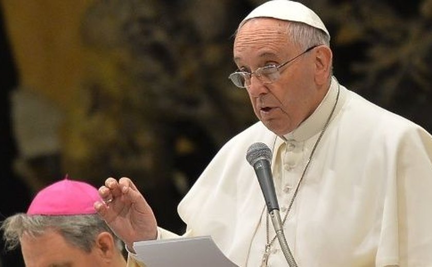 Papa Francisco apela por desarmamento nuclear