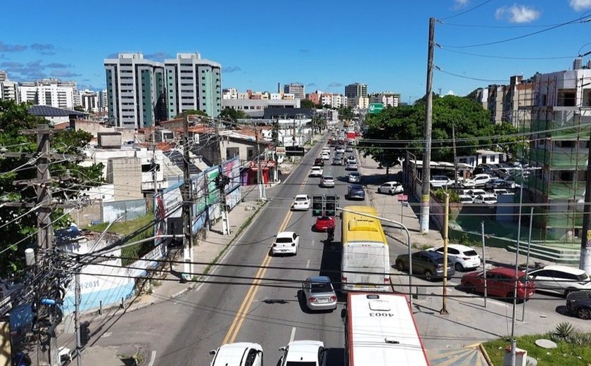 DMTT implanta faixa reversível na Avenida Gustavo Paiva para melhorar trânsito rumo ao Litoral Norte