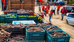 MST doa mais de 3 toneladas de alimentos para famílias atingidas pelas chuvas em Atalaia