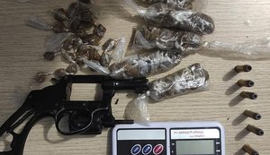 Adolescente de 17 anos é apreendido com arma, munições e drogas em Maceió