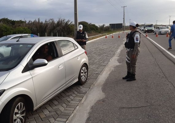 Operação Lei Seca do BPRv na AL-101 Sul remove de circulação quatro veículos