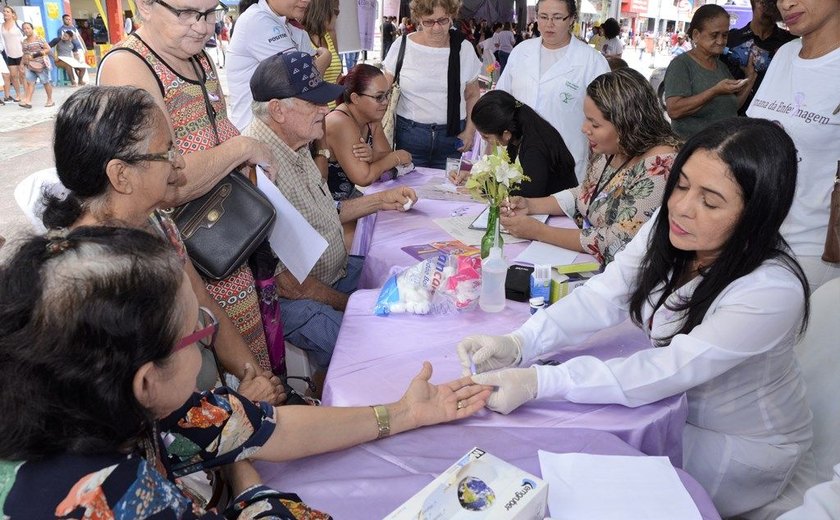 Sesau atende mais de mil pessoas ao Calçadão do Comércio de Maceió