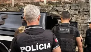Oito pessoas são presas e dois menores apreendidos durante operação policial