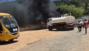 Incêndio atinge pátio da Secretaria de Obras de Coité do Nóia e pelo menos um ônibus fica em chamas