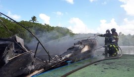 Corpo de Bombeiros é acionado para apagar incêndio em lancha