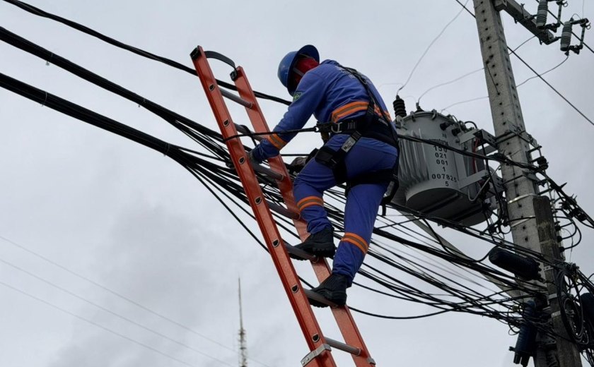 Ilumina retoma ações do Projeto Poste Limpo na Avenida Gustavo Paiva