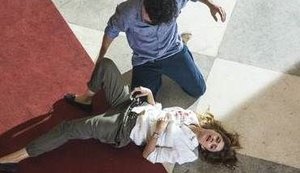 'Os Dias Eram Assim': Alice é baleada no peito ao tentar salvar Renato de Vitor