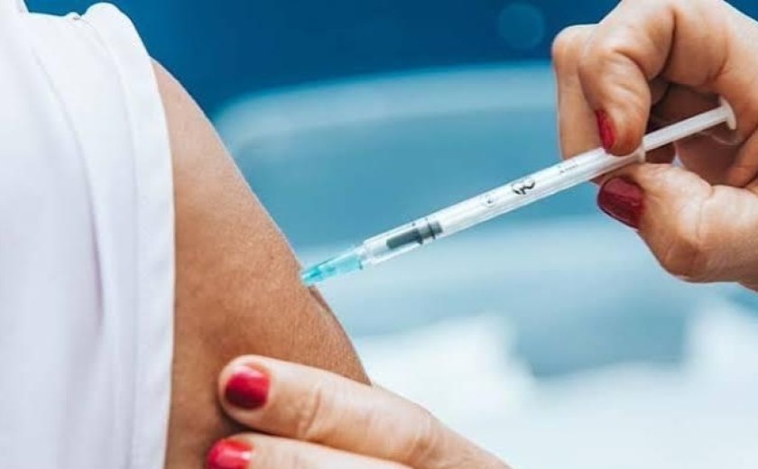 Maceió amplia vacinação contra a doença pneumocócica para pessoas a partir de 85 anos