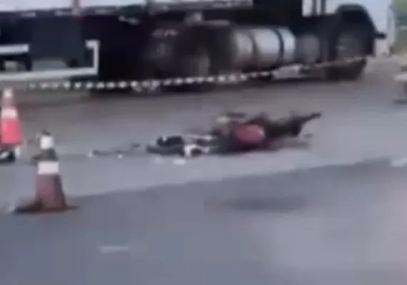 Motociclista morre em colisão com carreta na BR-101, em Teotônio Vilela