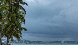 Céu encoberto e ventos deixam manhã mais fria em Maceió nesta sexta-feira