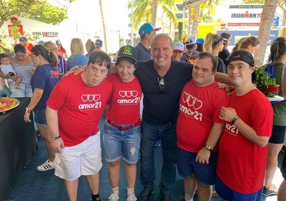 Ministro Onyx Lorenzoni assiste a evento de Triatlo em Maceió