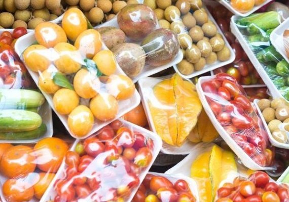 ONG descobre presença de plásticos em alimentos