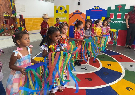 Escolas municipais festejam São João com folguedos, danças e comidas típicas