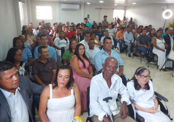 Casamento coletivo da Justiça Itinerante une 32 casais em Murici