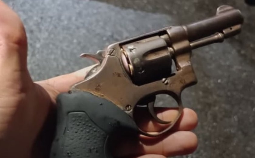 Homem é preso em flagrante por porte ilegal de arma na Pajuçara