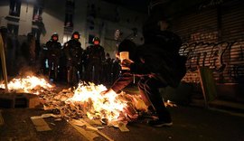 Quase 150 são presos em Paris por protestos após eleição francesa