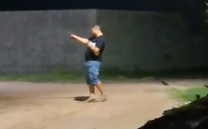 Homem causa pânico ao atirar em via pública e é preso na Ilha da Crôa