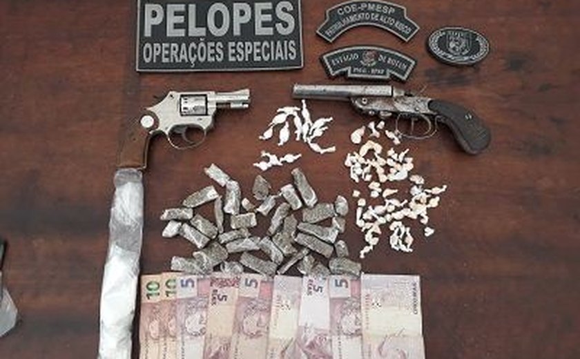 Polícia Militar detém dupla com drogas e armas de fogo em Arapiraca
